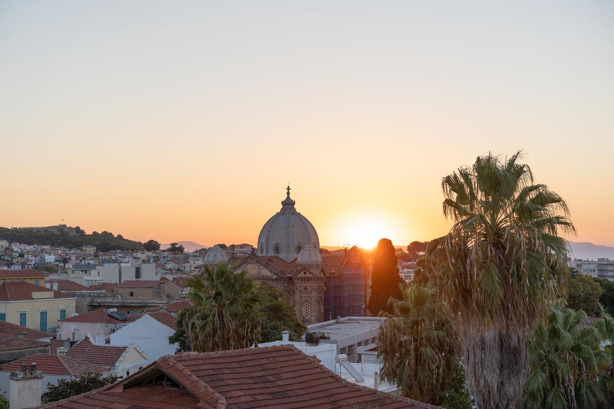 Central Mytilene City-View Apartment For 7 Exterior foto
